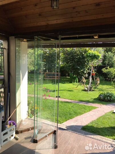 Раздвижное безрамное остекление гармошка