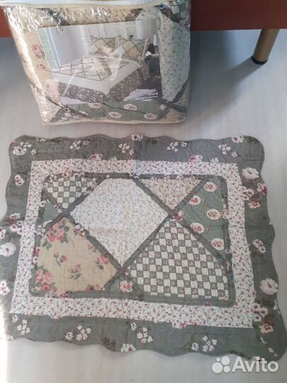 Пледы и покрывало