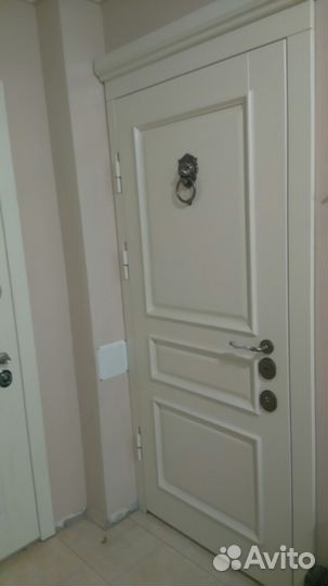 Дверь из металла с панелью мдф белого цвета