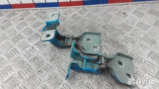 Петля передняя правая renault master 3 (HEA30R902)