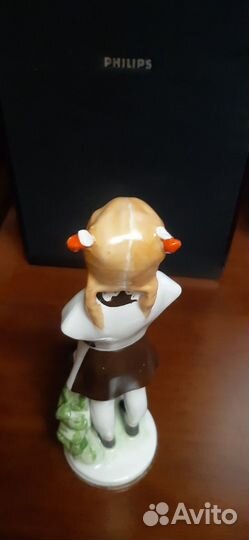 Статуэтка школьница с портфелем лфз