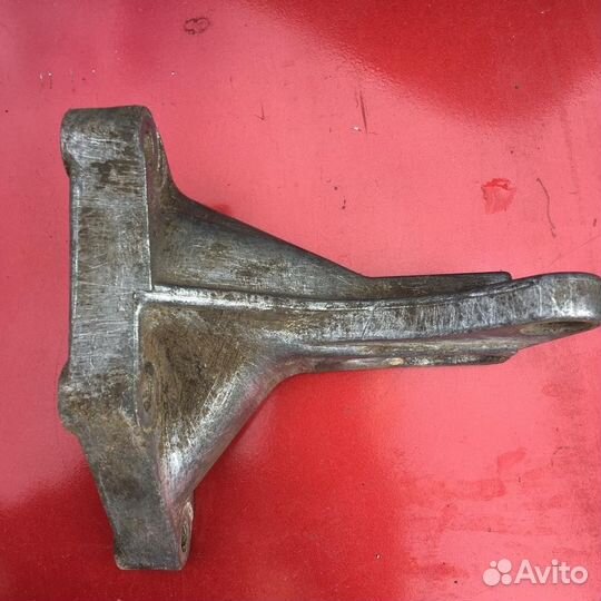 Кронштейн кпп Фольксваген Пассат Б4