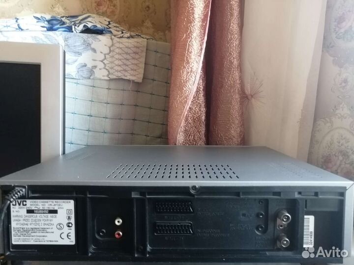 Видеомагнитофон JVC HI-FI stereo HR-J870EU
