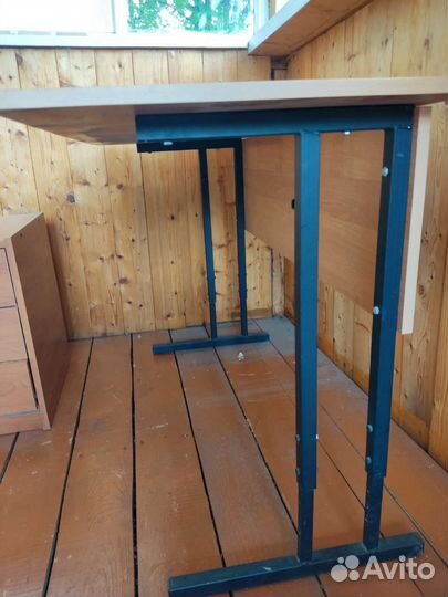 Детский письменный стол