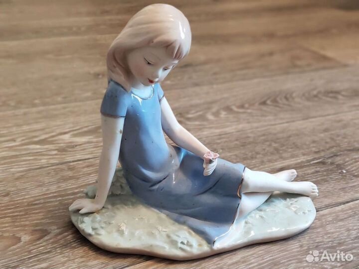 Статуэтка девушка с розой, фарфор