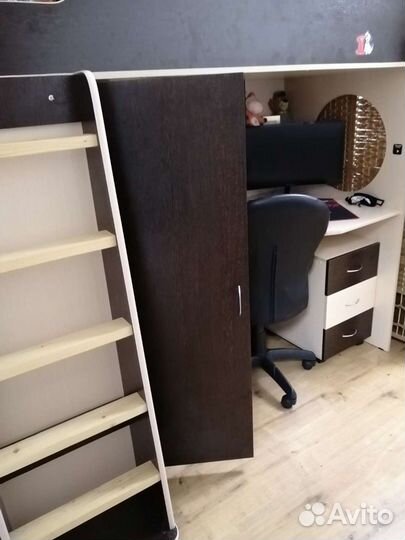 Двухъярусная кровать