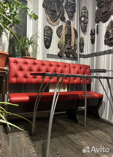 Кухонный уголок со столом