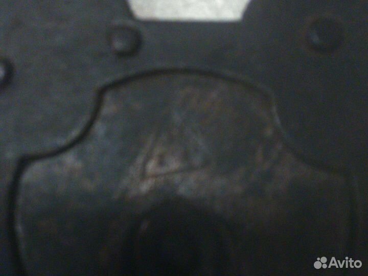 Старинный клепанный замок