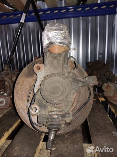 Поворотный кулак правый с ABS Форд Транзит 06-14