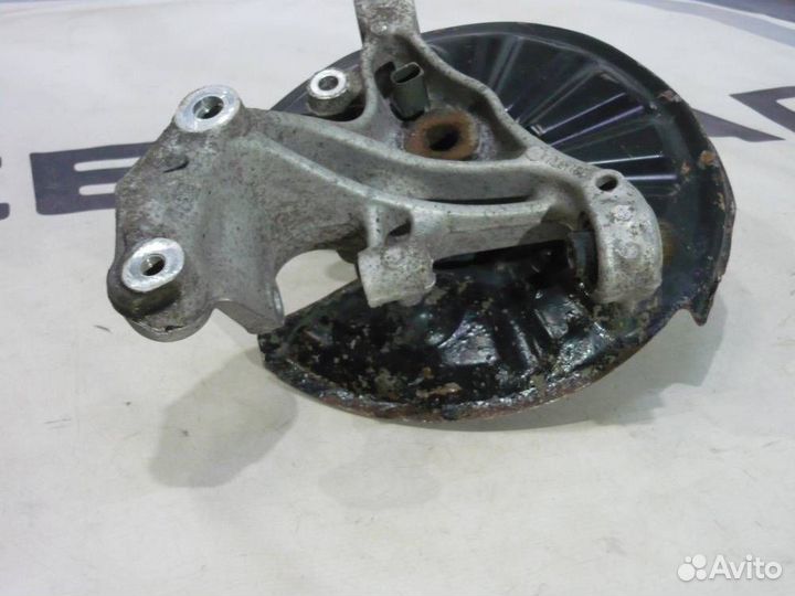 Кулак поворотный задний правый Skoda Superb 3V3