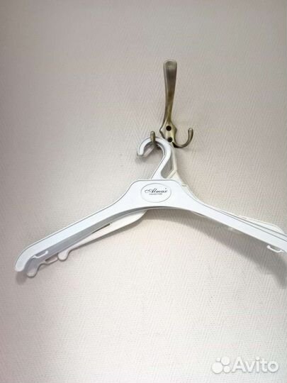Плечики,вешалки разные.Большие и детские