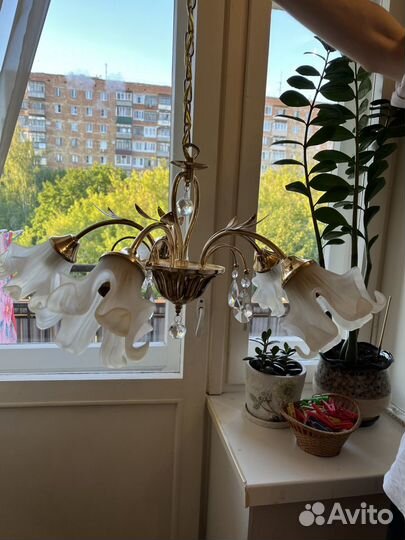 Продам люстру