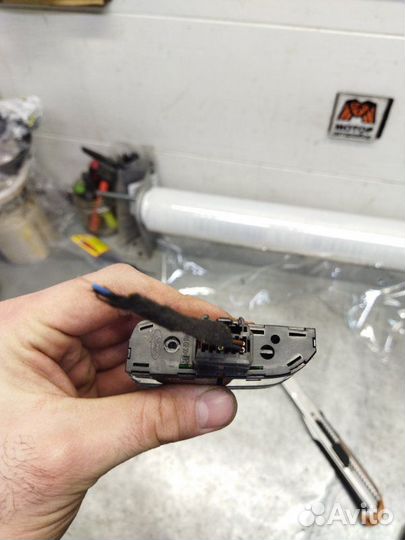 Кнопка обогрева заднего стекла задняя Ford Focus 3