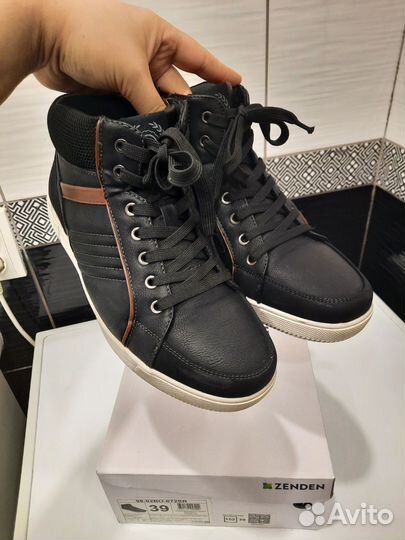 Ботинки и кеды 38,39