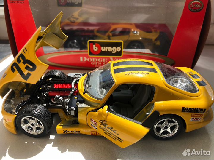 Модель автомобиля Dodge Viper GTS Coupe 1:24