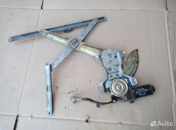 Стеклоподъемник левый Toyota Hiace LH178 5L 2004