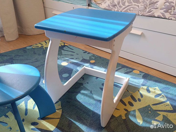 Детский стол со стулом