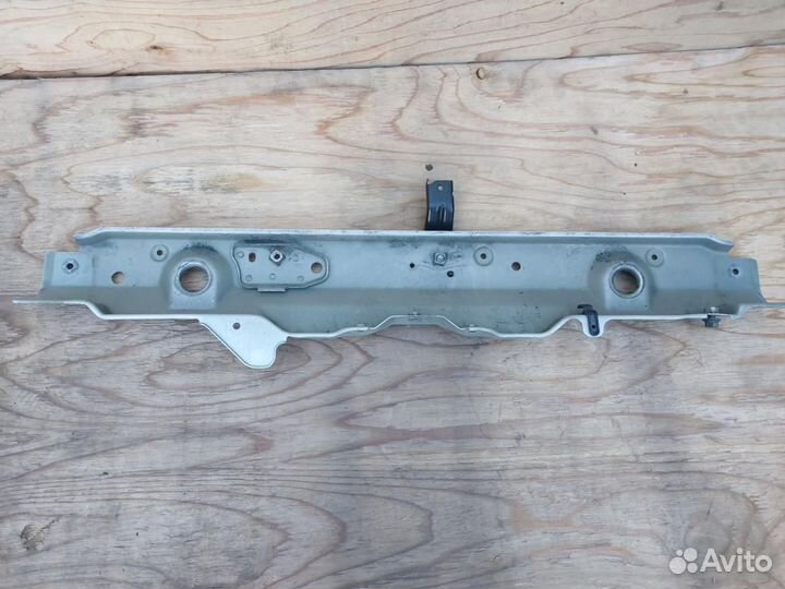 Кронштейн (крепление) радиатора верхний Toyota 2