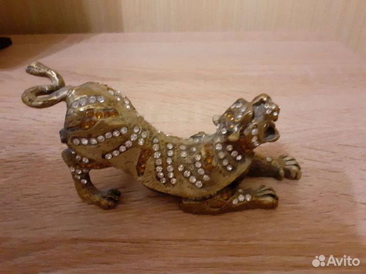 Шкатулка в виде тигра