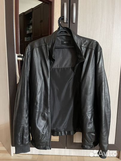 Кожаная куртка toto