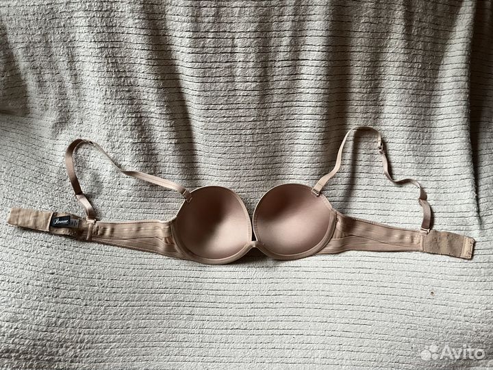 Телесный бюстгалтер бренда 