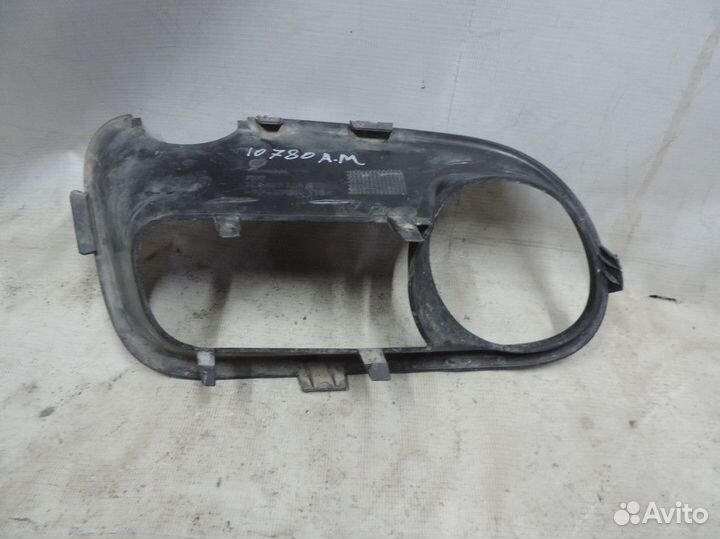 Рамка противотуманой фары Volkswagen Touareg 2002
