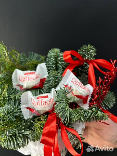 Композиция из нобилиса в кружке