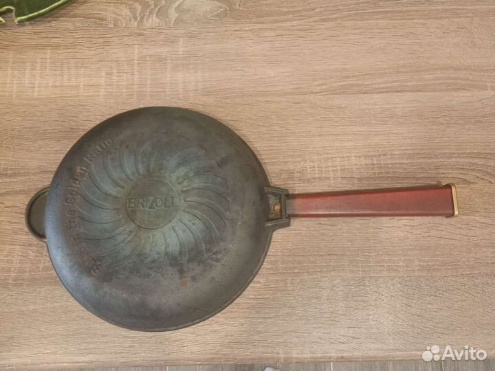 Чугунная сковорода brizoll