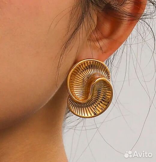 Стильные серьги