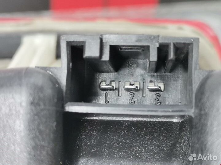 Фонарь крышки багажника левый BMW 3 E46 рест. 2005