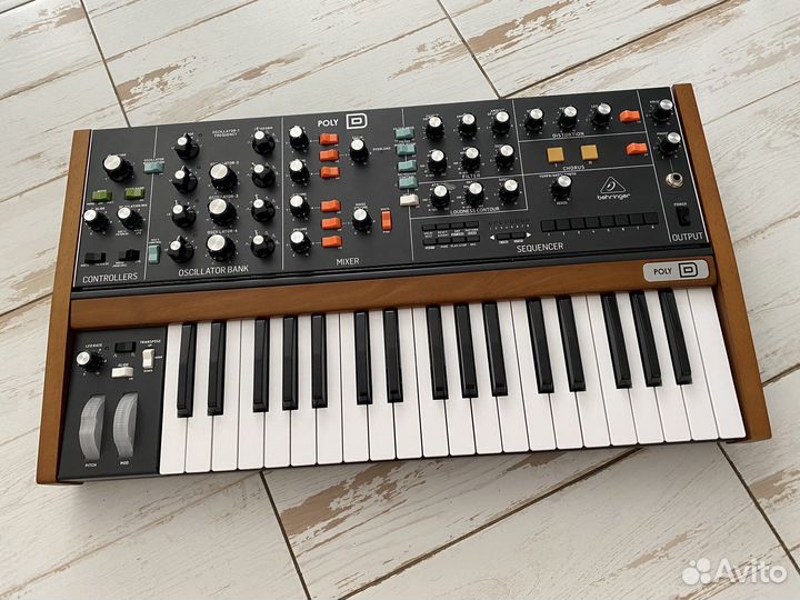 Синтезатор Behringer poly d