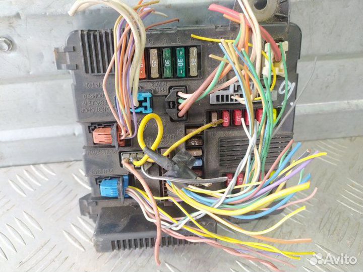 Блок предохранителей Renault Megane 2 2003- 2008