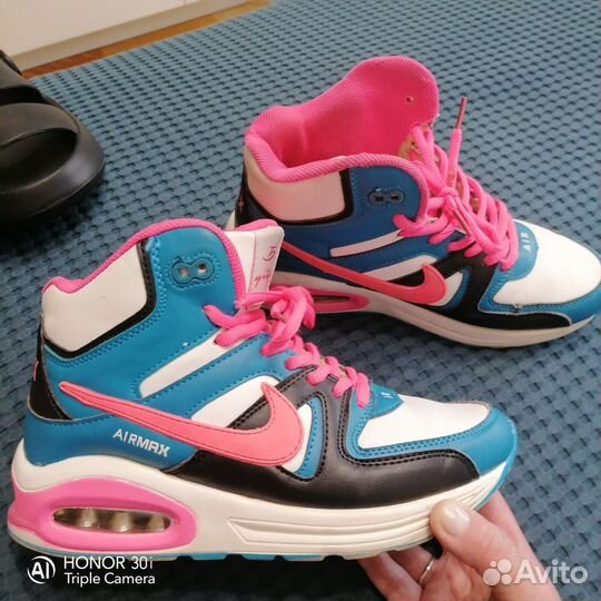 Кроссовки женские