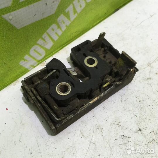 Замок двери задней левой Фольксваген Пассат Б3