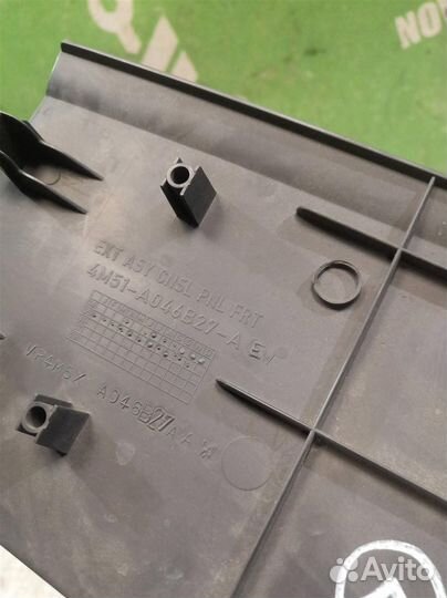 Накладка (кузов внутри) Форд Фокус 2