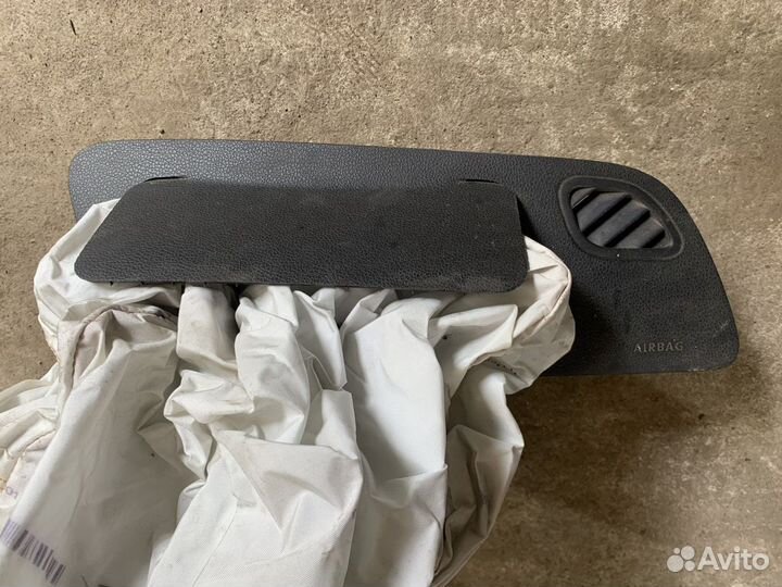 Подушка в торпедо стрельнутая VW Polo Sedan