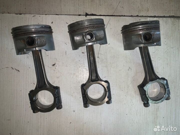 Поршень Ford Focus 1 LX 2.0 split port 2002