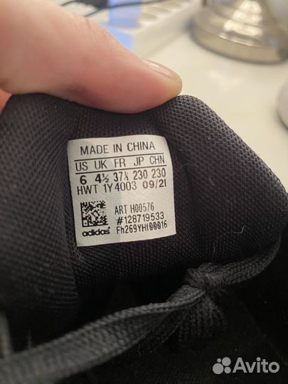 Кроссовки женские