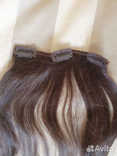 Волосы на заколках шатен