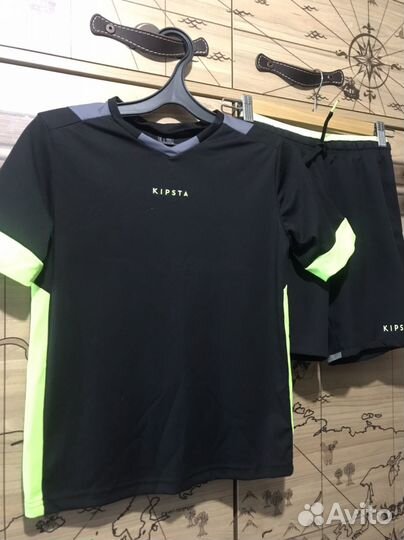 Детская футбольная форма и обувь