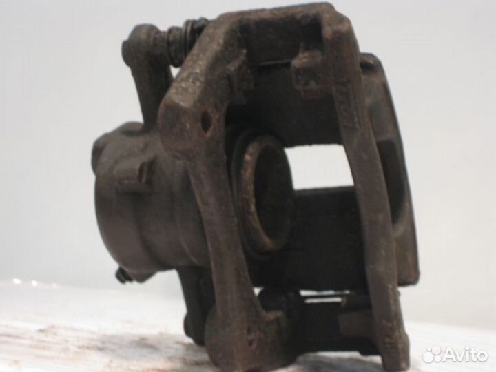 Суппорт левый передний Рено Клио 3 (d-260)