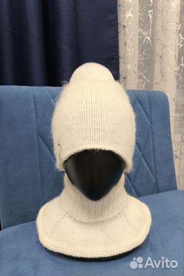 Шапка с помпоном и манишка из пуха норки