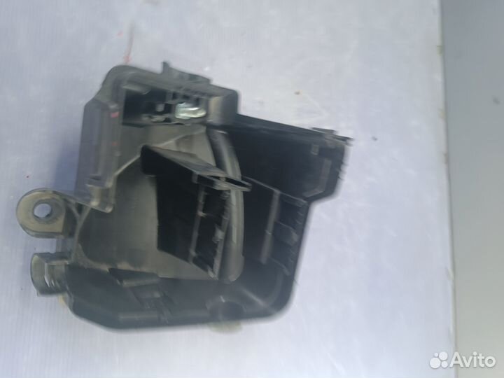 Корпус блока предохранителей реле Renault Logan 2