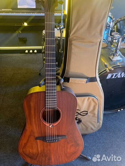 Акустическая гитара