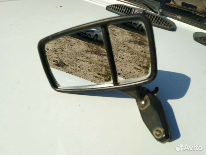 Зеркало заднего вида