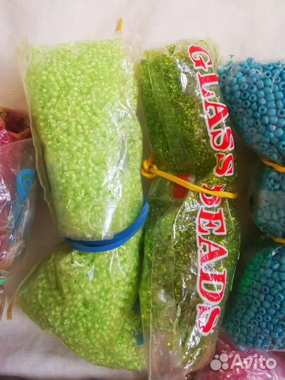 Продам бисер и стеклярус 4.5 кг