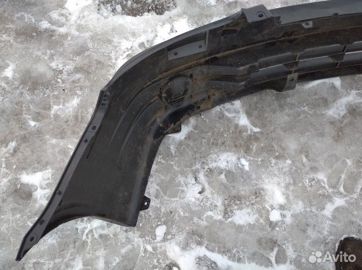 Бампер передний Hyundai Accent + тагаз 2003-2005