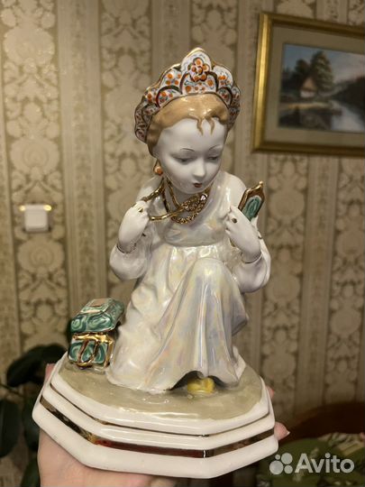 Статуэтка фарфор