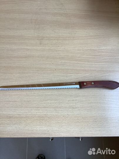 Кухонный нож с зубчиками