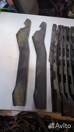 Накладка петли багажника 4A5971821A 4A5971822A